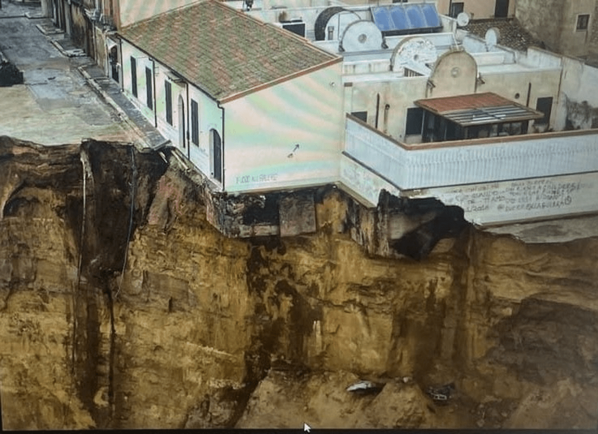 Frana Niscemi, parroco: "Parole Papa un abbraccio, qui gara solidarietà mai fermata" - 