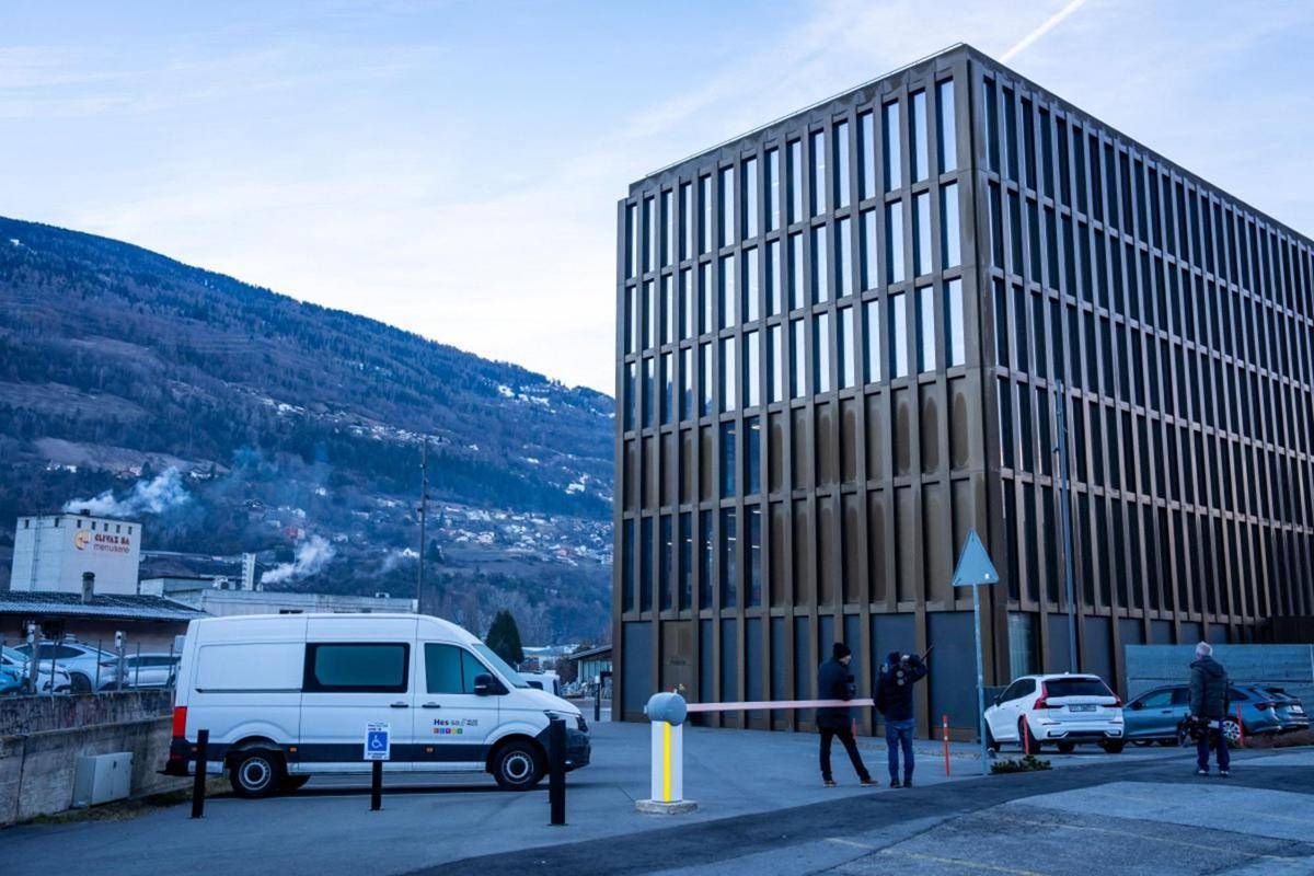 Crans Montana, per Moretti interrogatorio e incontro con mamma di due ragazze ferite - 