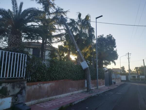 Catania, conta dei danni dopo la notte di venti oltre 100 km/h (FOTO)