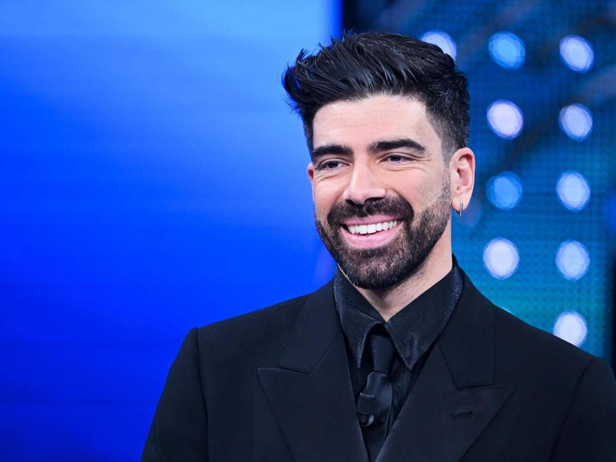 Sanremo 2026, Gianluca Gazzoli chi è: sul palco con le Nuove Proposte - 