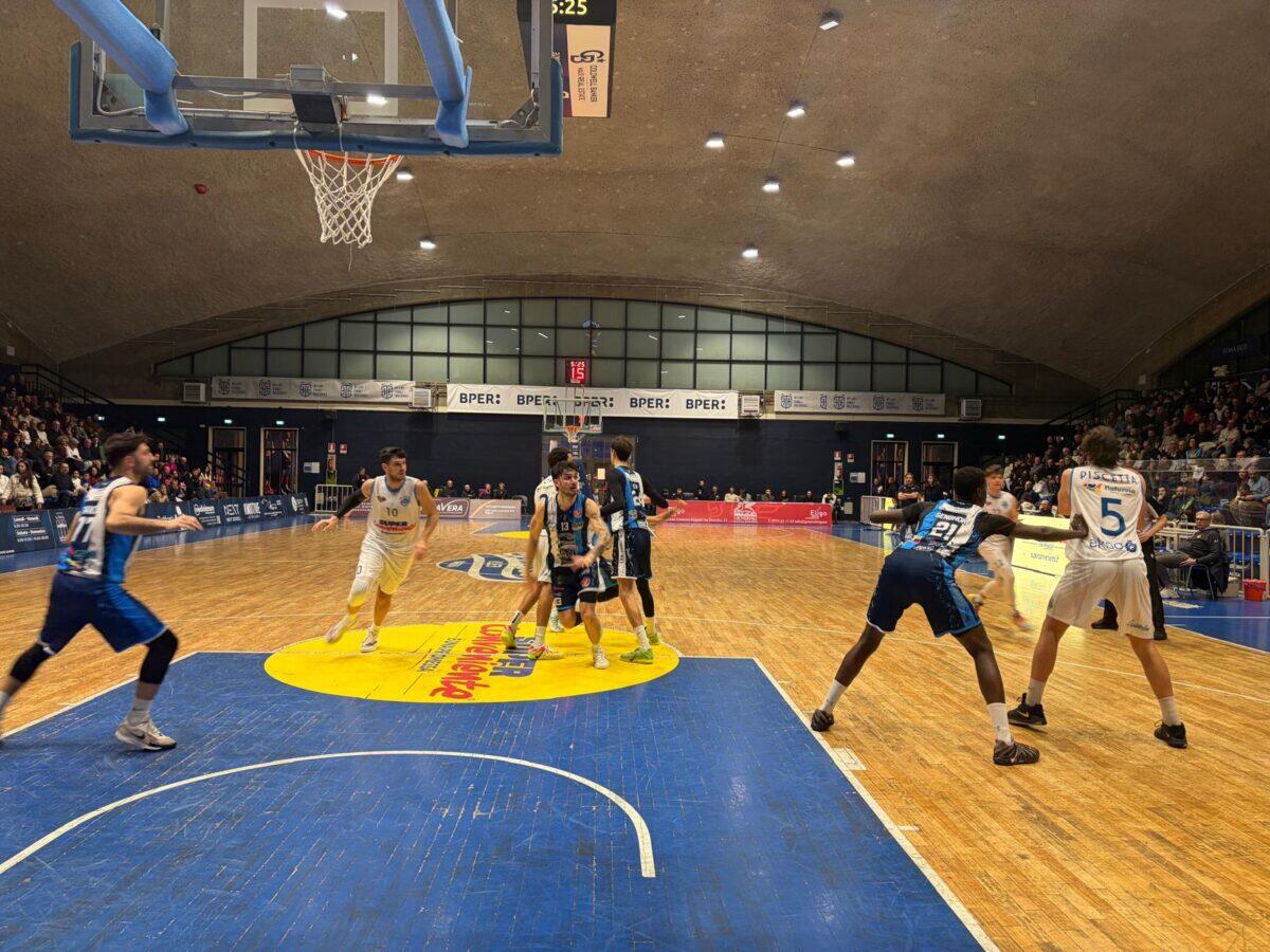 Virtus Ragusa ritrova la vittoria con un'ottima difesa e cinque giocatori in doppia cifra - 