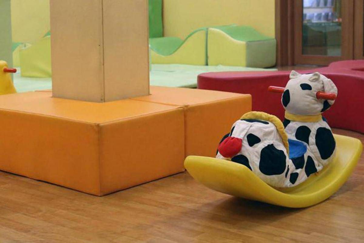 Bimbi picchiati e insultati all'asilo nido, scatta divieto di dimora per 5 maestre - 