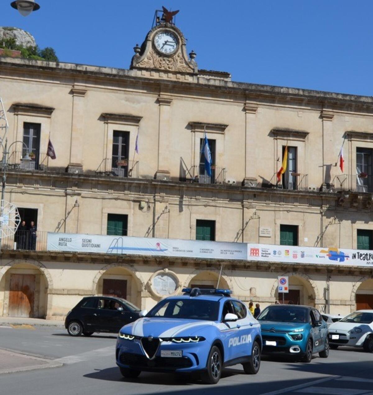 Furto negli Uffici Comunali di Ragusa: Denunciato un Giovane Modicano dalla Polizia - 