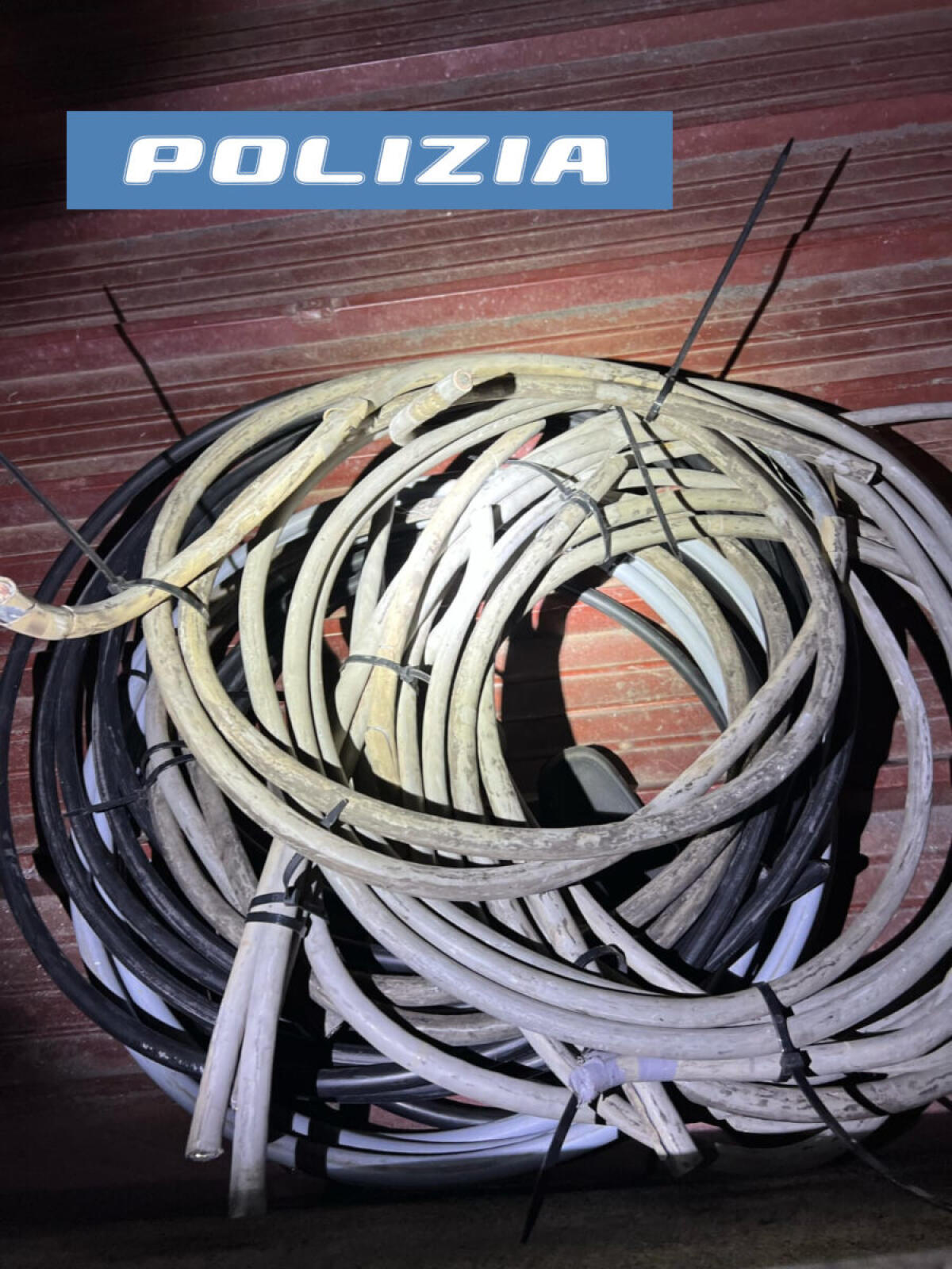 Polizia di Catania arresta un 34enne per furto di cavi di rame in piena notte - 