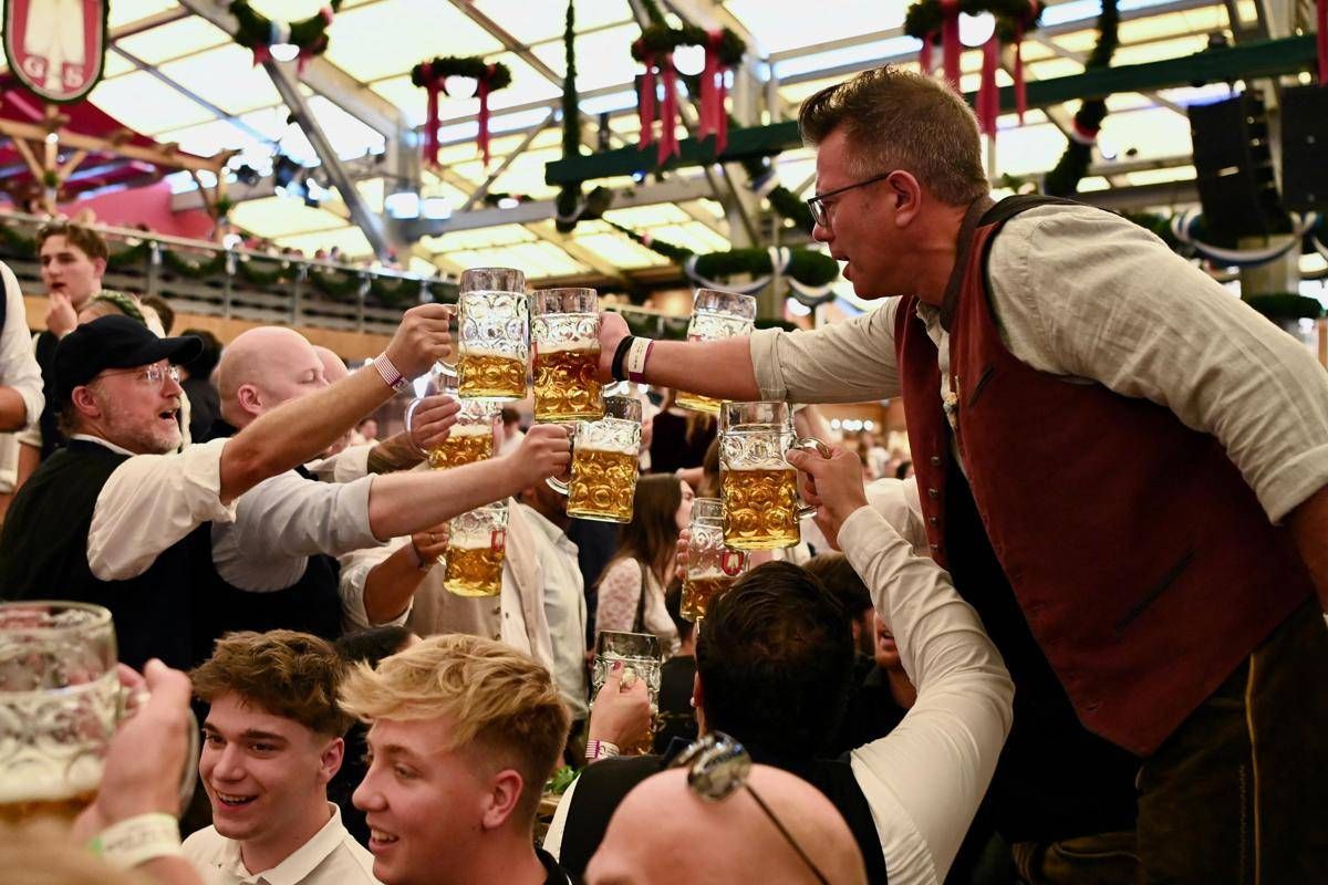 Oktoberfest a pagamento? Scoppia la lite sul biglietto d'ingresso - 