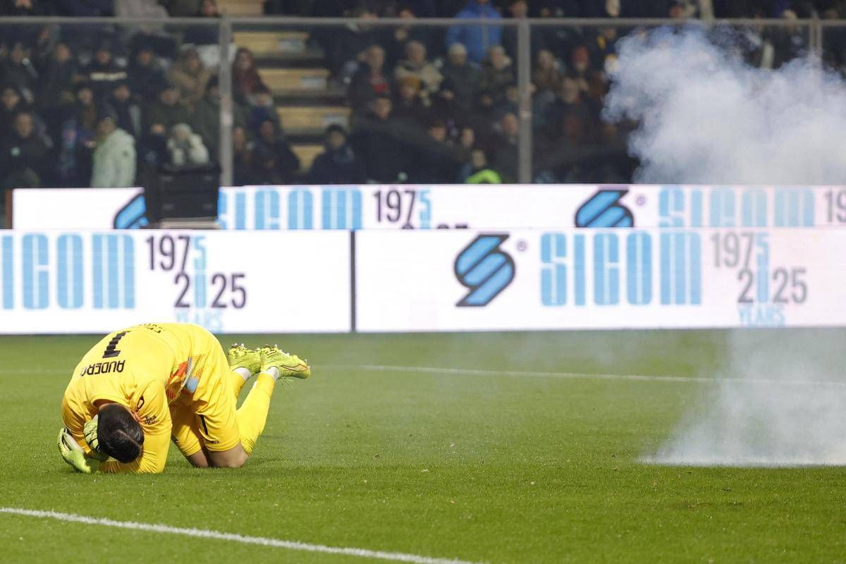 Petardo contro Audero, arrestato 19enne: è un ultras dell'Inter