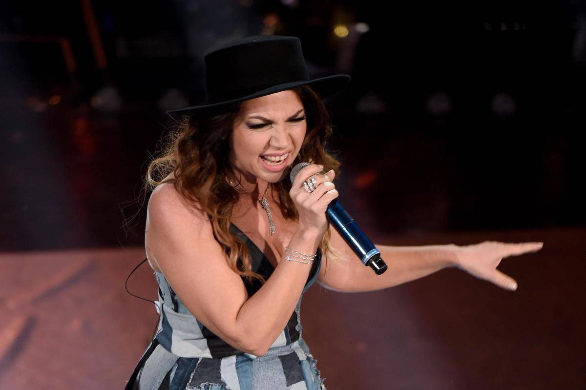 Sanremo 2026, Cristina D'Avena chi è: la cover con le Bambole di Pezza - 