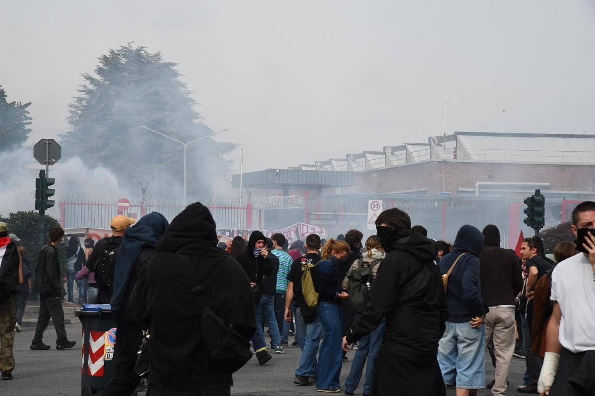 Disordini nei cortei pro Pal a Torino, eseguite 18 misure cautelari - 