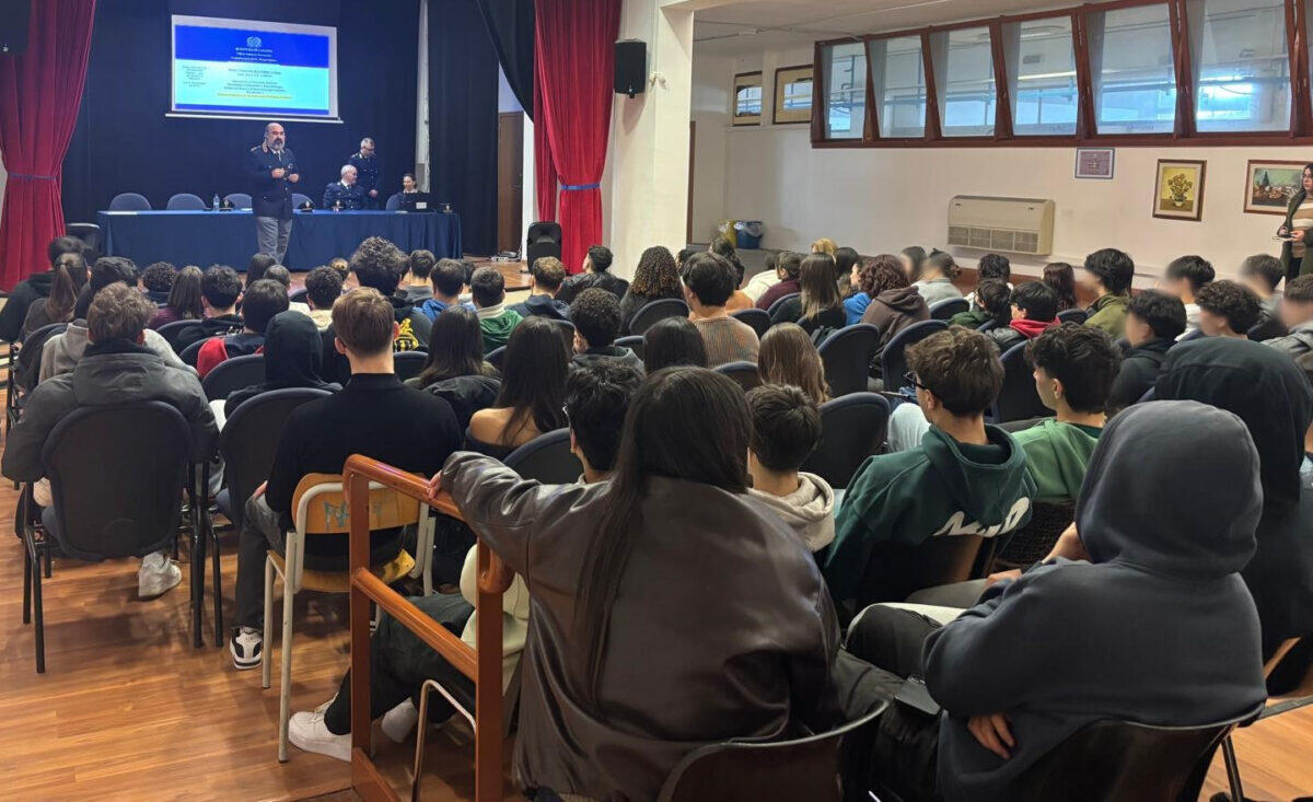 Polizia di Catania promuove incontri dedicati alla prevenzione delle droghe nelle scuole - 