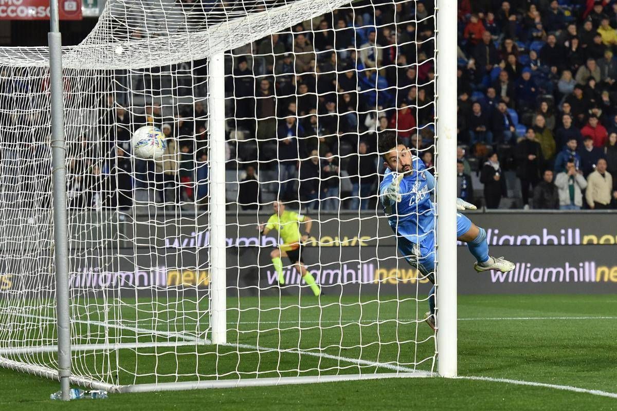 Fullkrug tocca di mano, Rabiot segna: gol annullato al Milan contro il Pisa - 