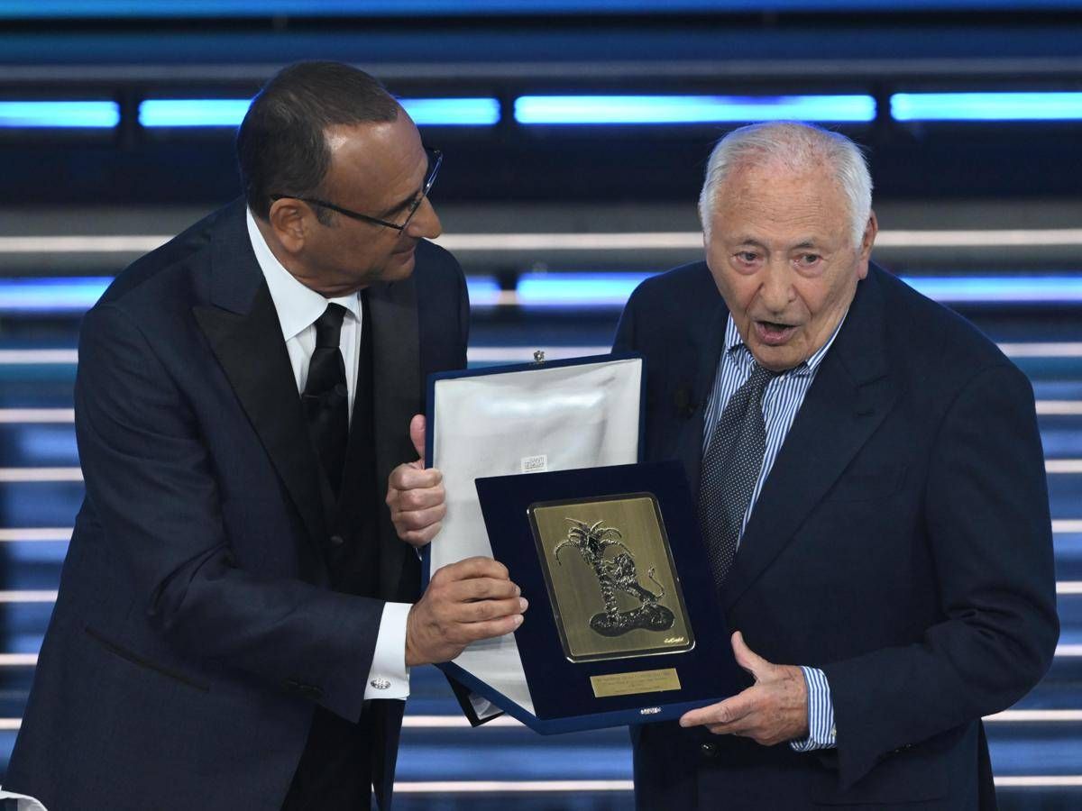 Sanremo, Mogol riparte su elicottero vigili del fuoco: è polemica. Lui: "Viaggio è andato benissimo" - 