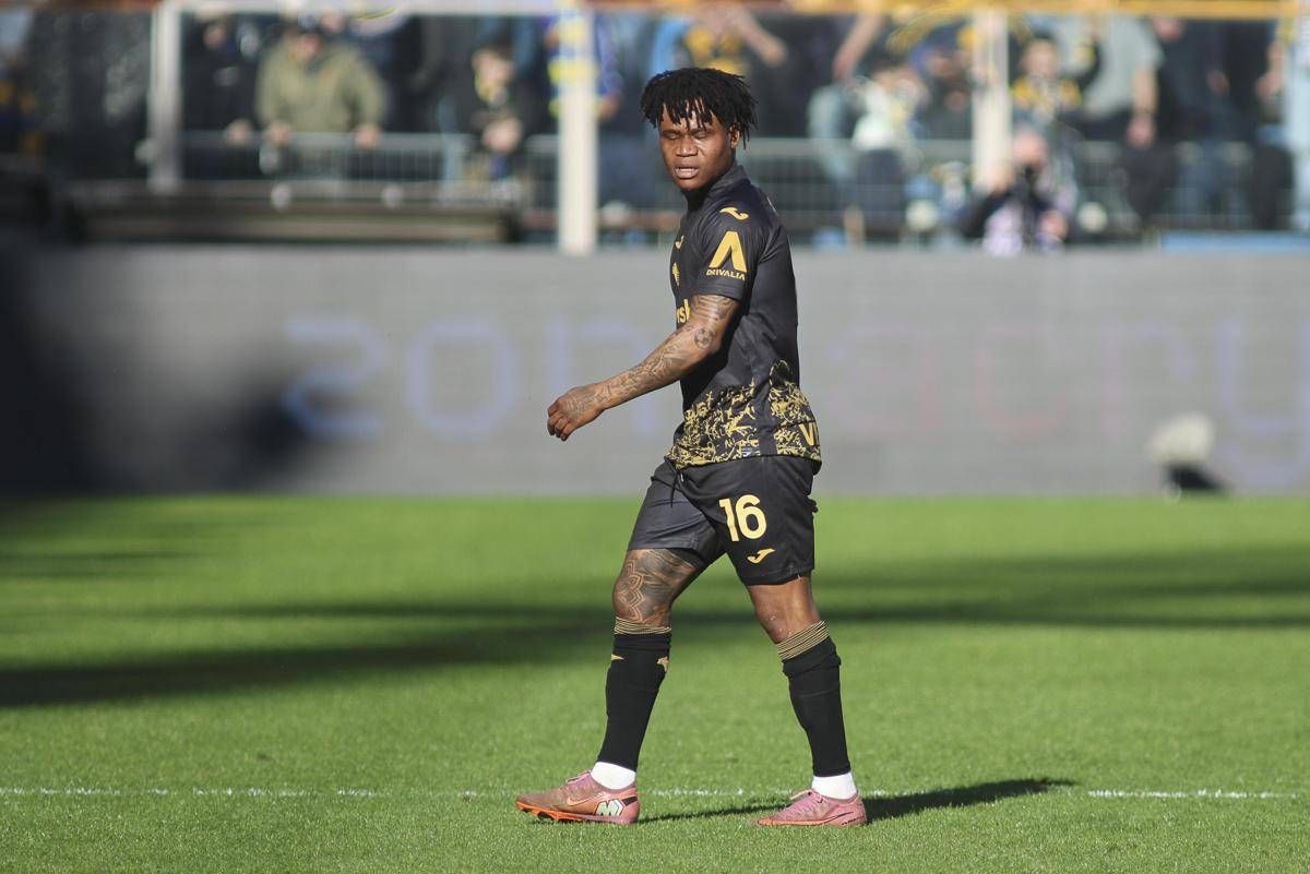 Orban accusa arbitro di razzismo dopo espulsione? Prima il tweet, poi Verona smentisce - 