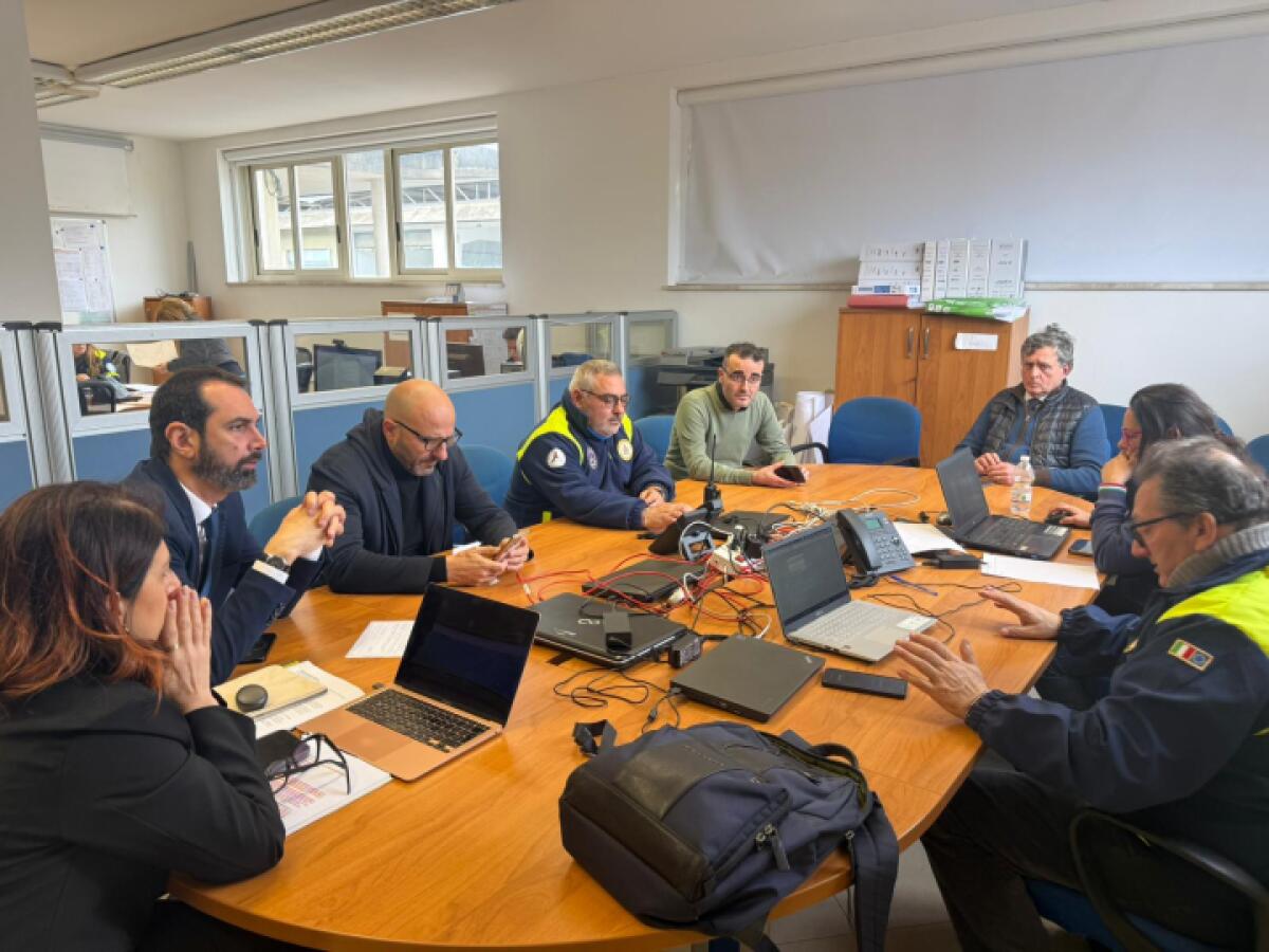 Città di Messina colpita da forti raffiche di vento e condizioni meteorologiche estreme - 