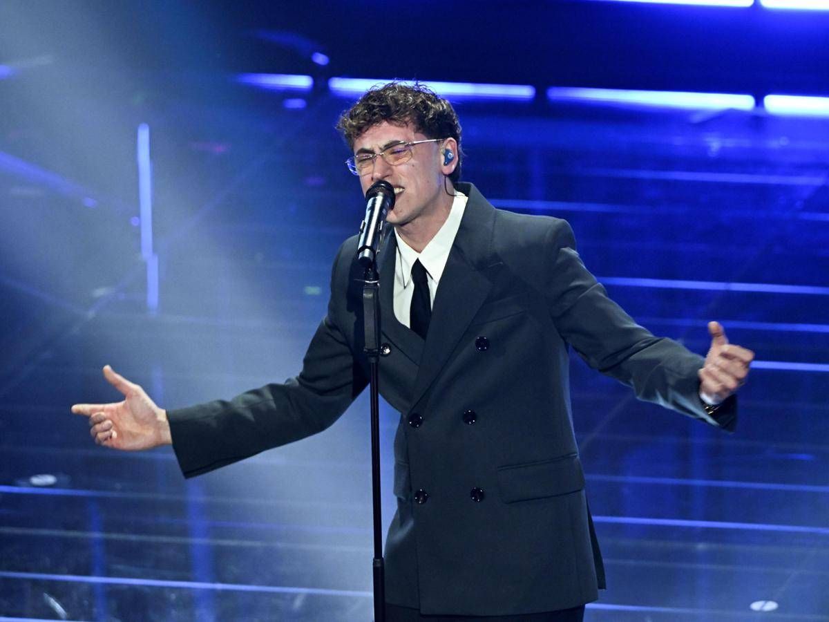 Sanremo 2026, Tredici Pietro chi è: in gara con il brano 'Uomo che cade' - 