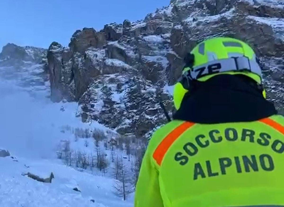 Valanga su fuoripista sopra Courmayeur, sciatori coinvolti - 