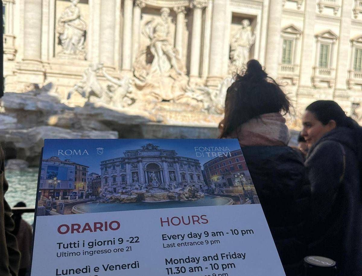 Fontana di Trevi a pagamento, biglietti a 2 euro per i turisti e visitatori - 