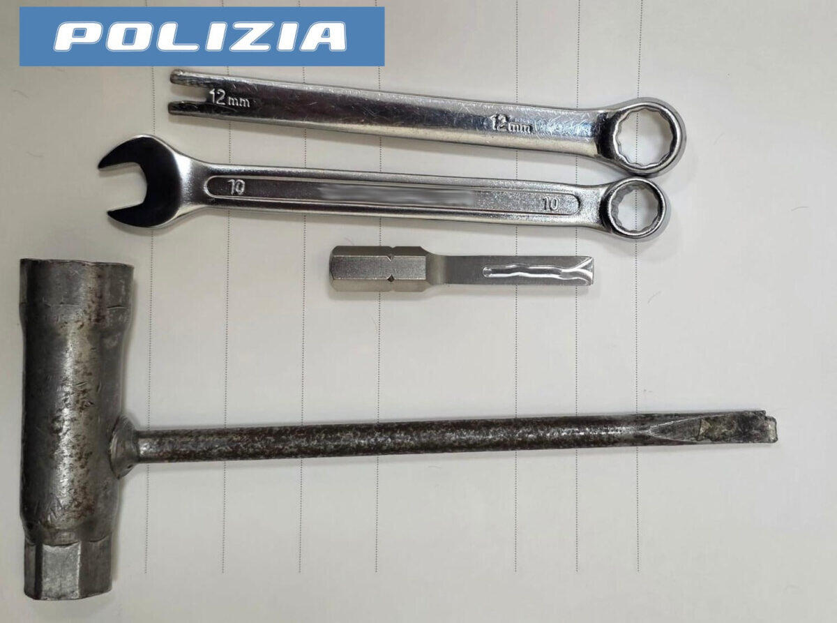 Denunciati dalla Polizia di Catania tre uomini sorpresi con strumenti da scasso ad Acireale - 