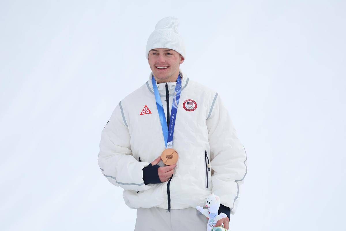 Milano Cortina, la storia di Jake Canter: dieci anni fa ha rischiato di morire, oggi è bronzo alle Olimpiadi - 
