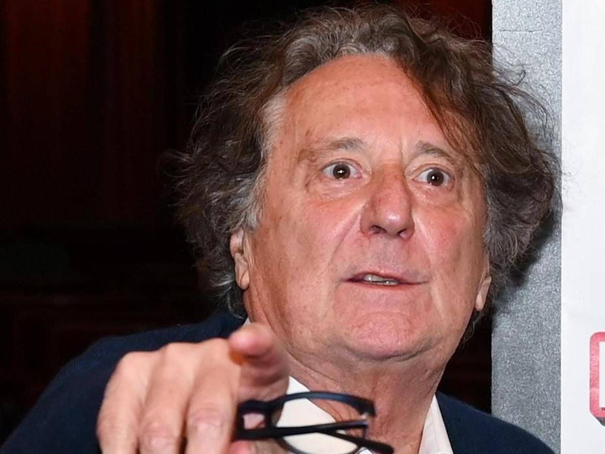 Enzo Iacchetti diffida Meta e querela autori di post che lo accostano ai nazisti - 