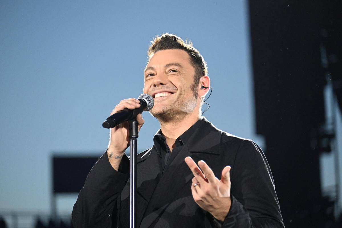 Sanremo 2026, Tiziano Ferro super ospite della prima serata: 25 anni di 'Xdono' - 