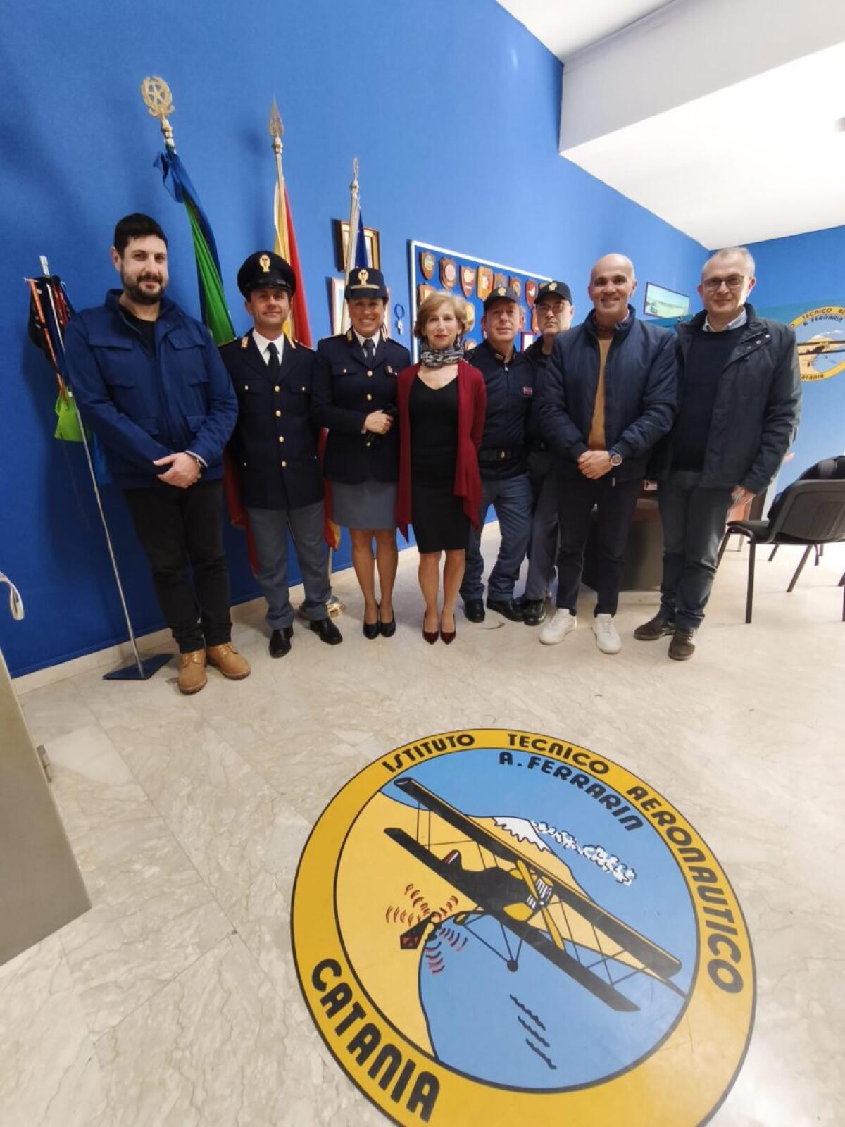 Polizia di Stato e studenti dell'Istituto Aeronautico di Catania: un dialogo sui valori della legalità e le opportunità future - 