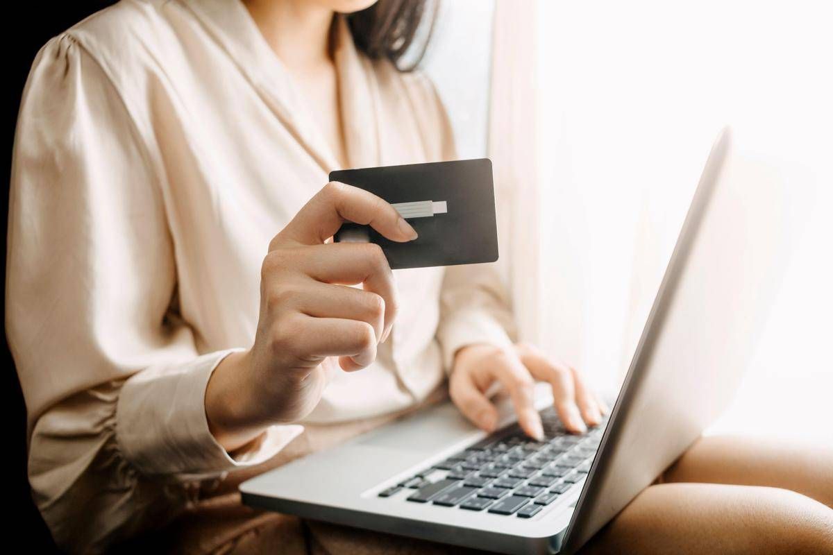 Safer Internet Day, la guida per evitare le truffe online - 