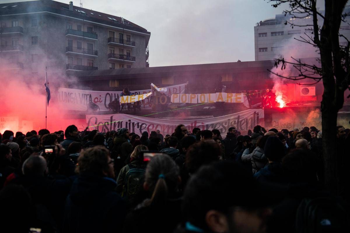 Scontri a corteo contro Milano Cortina, sei indagati: altri in corso di identificazione - 