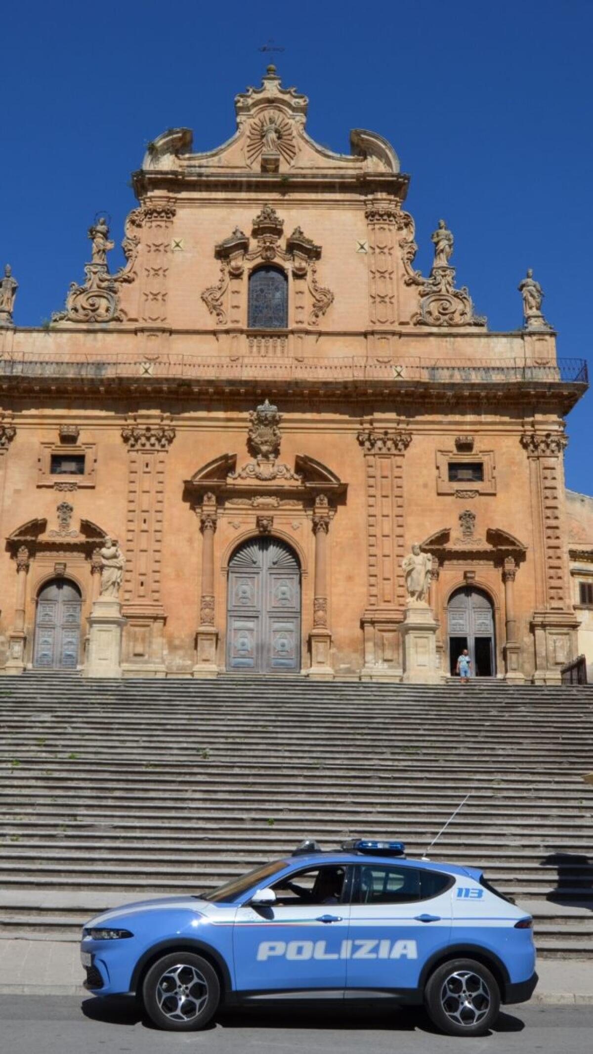 Arrestati dalla Polizia di Ragusa due uomini per una rapina avvenuta nel centro cittadino - 