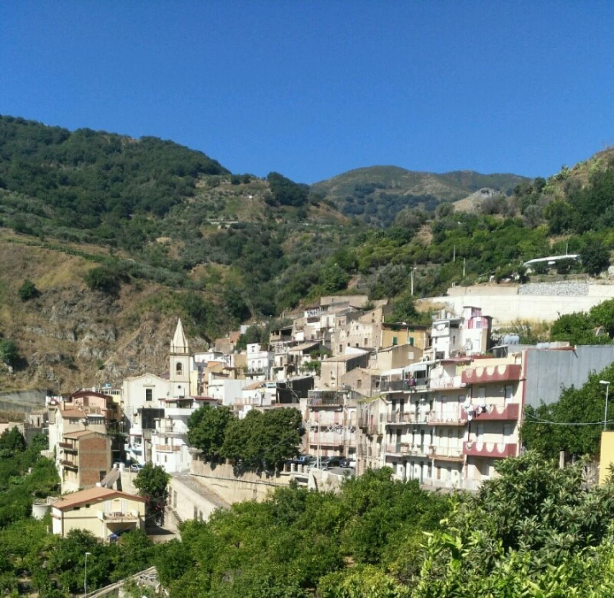 Proroga della chiusura del cimitero di Giampilieri-Molino: l'ordinanza del Comune di Messina - 
