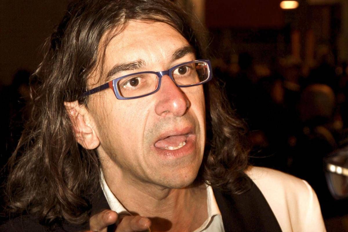 Sanremo, il 'disturbatore' Paolini irrompe al Tg1: "Conti bisex". E lui risponde... - 