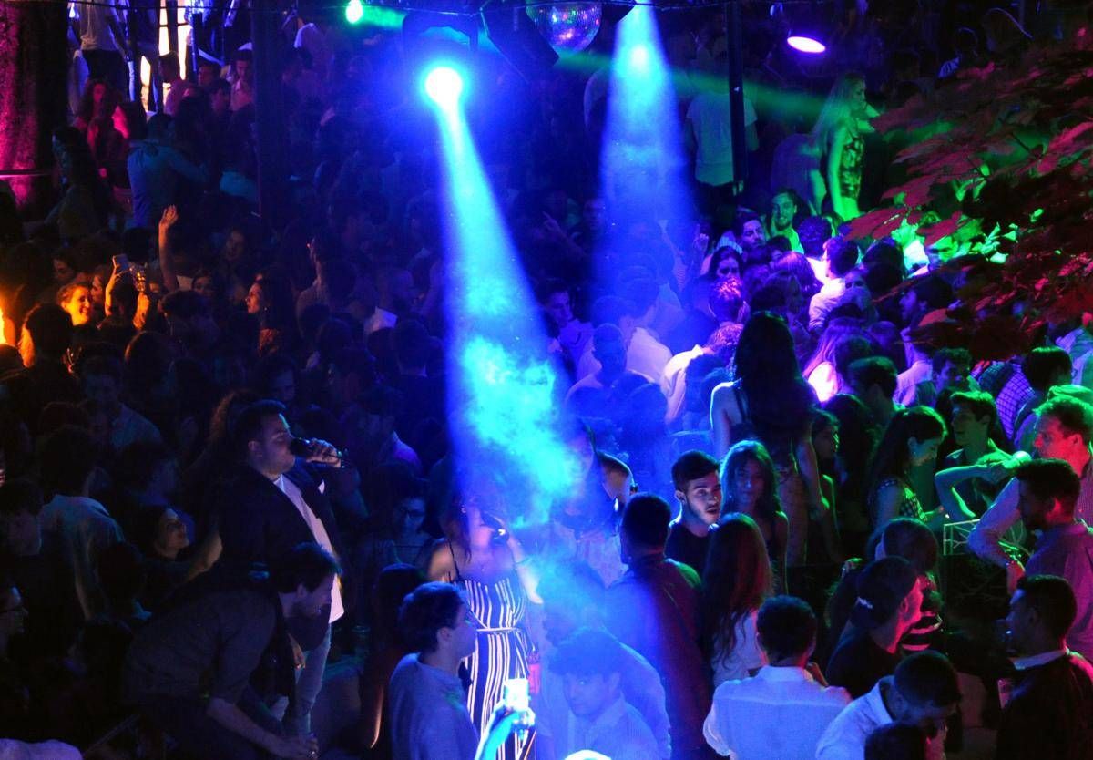 Spray al peperoncino in discoteca, caos e ragazzi in fuga - 
