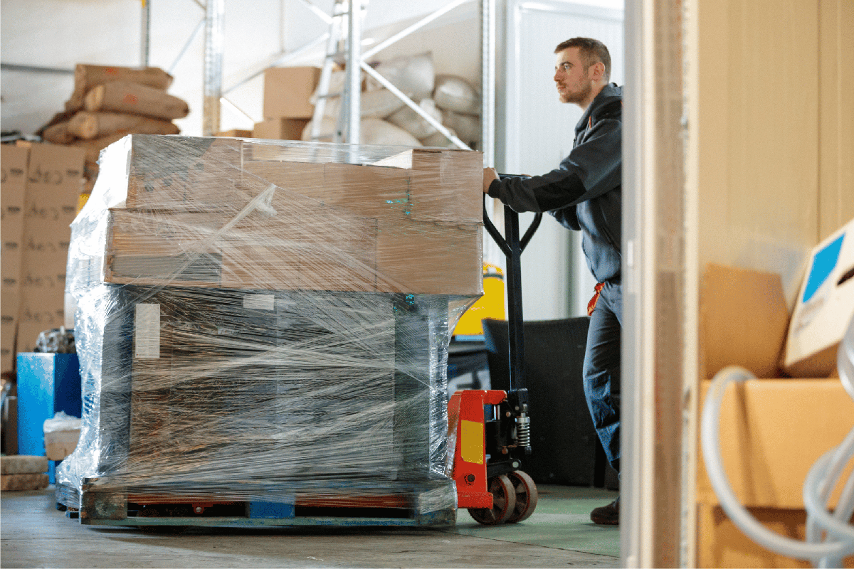 Pallet, pellicola e cinghie: Bruxelles fa marcia indietro sul 100% di riuso - 