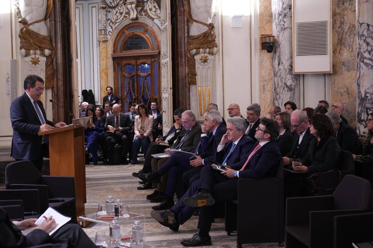 Tlc: ogni euro investito in fibra ottica genera 4,4 euro di pil - 