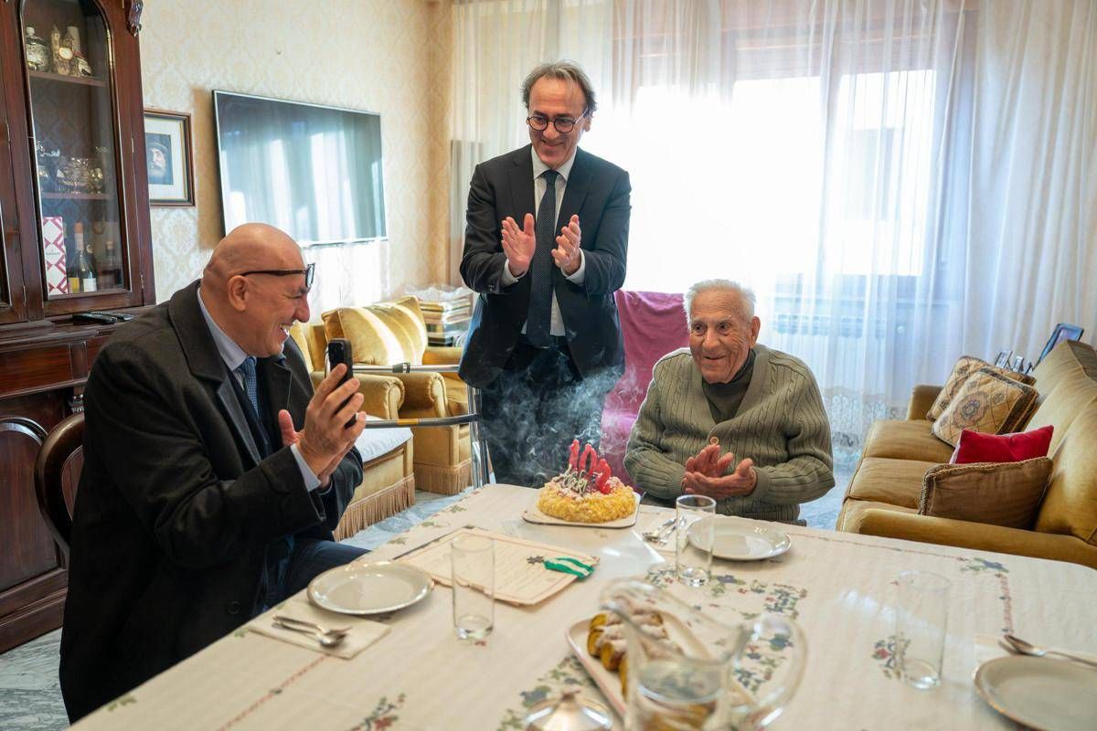 Crosetto e il caffè con il papà di Bonelli: "Ex combattente di 102 anni che ha fatto la storia d'Italia" - 