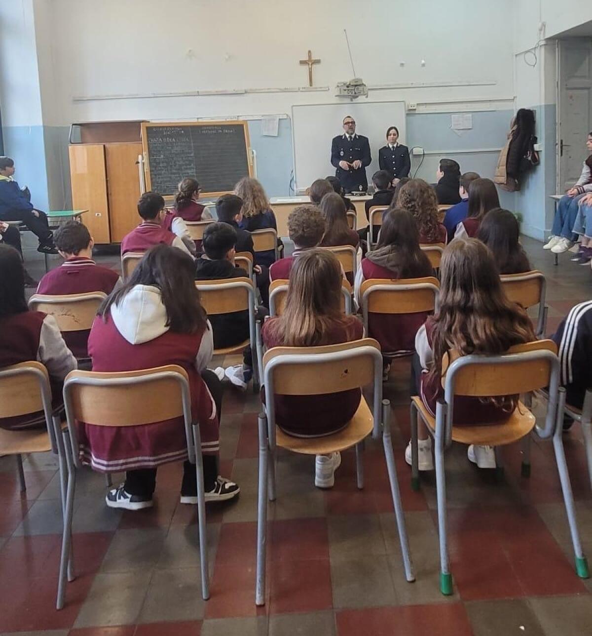 Incontro della Polizia di Ragusa con gli studenti: strategie contro il bullismo e il cyberbullismo - 