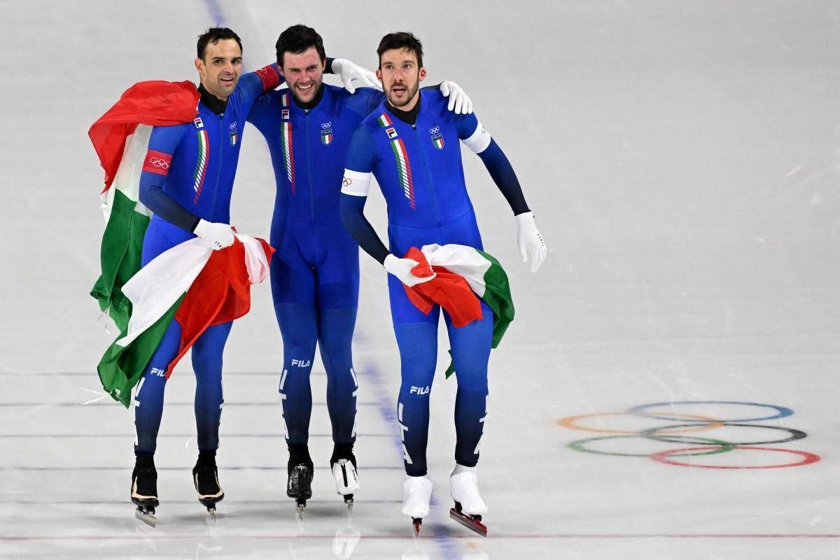 Milano Cortina, oro Italia in inseguimento squadre pattinaggio velocità: chi sono i campioni olimpici Ghiotto, Giovannini e Malfatti - 