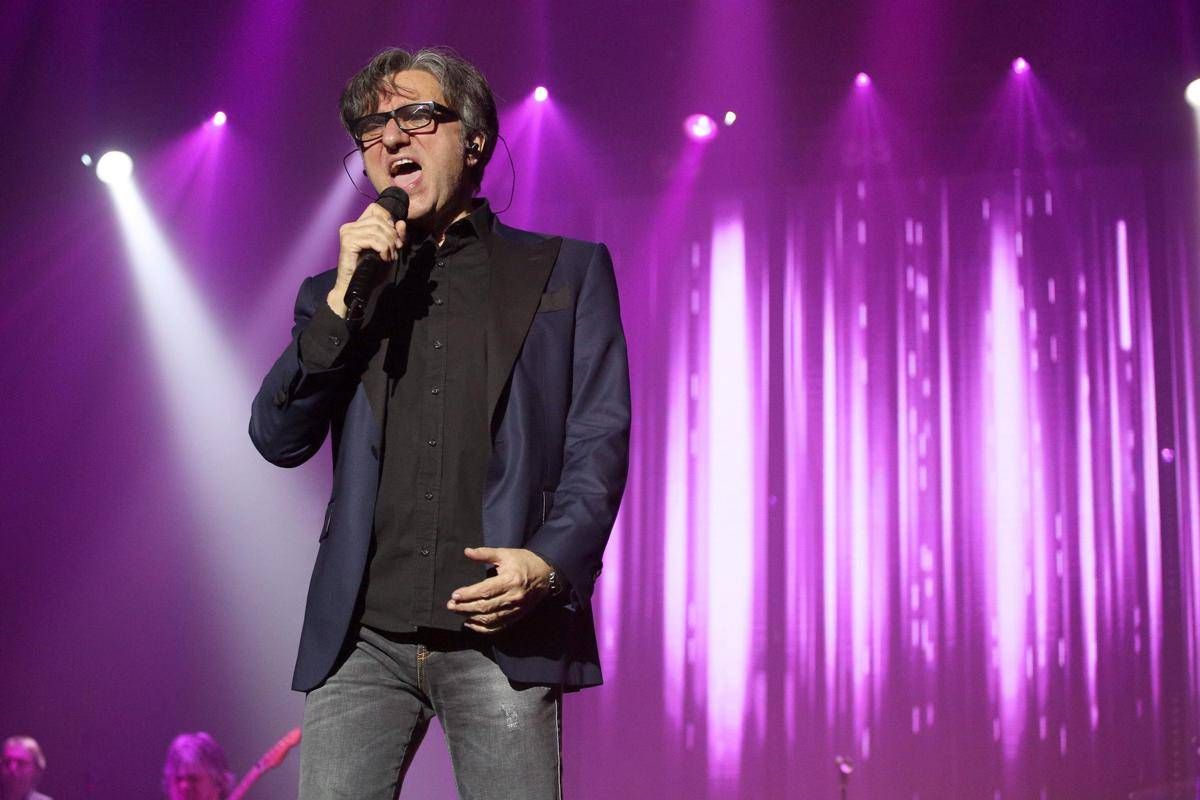 Sanremo 2026, Stadio chi sono: la cover con Tommaso Paradio - 