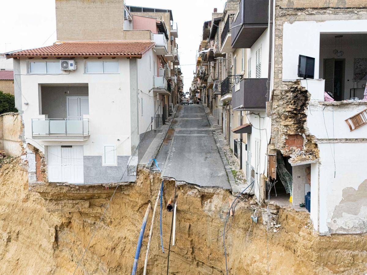 Frana Niscemi, nuovi cedimenti intorno alla biblioteca - 