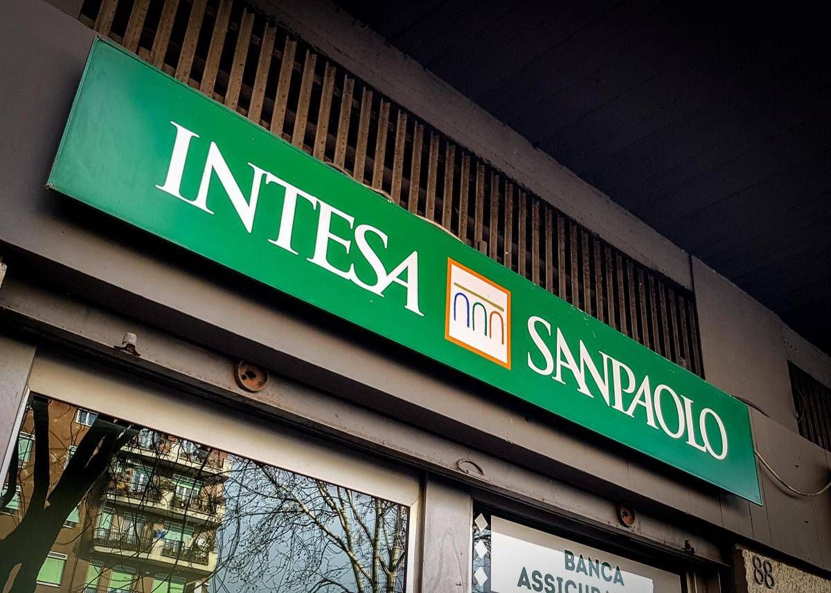 Intesa Sanpaolo, utili a 9,3 miliardi di euro: l’obiettivo è 10 miliardi per il 2026 - 