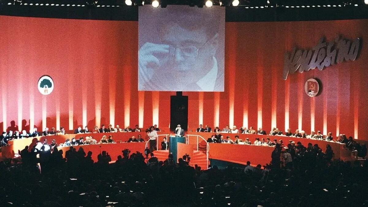35 anni dopo: come "Viene sciolto il Partito Comunista Italiano, dividendosi in Partito Democratico della Sinistra e Partito della Rifondazione Comunista" ha cambiato il panorama politico italiano - 
