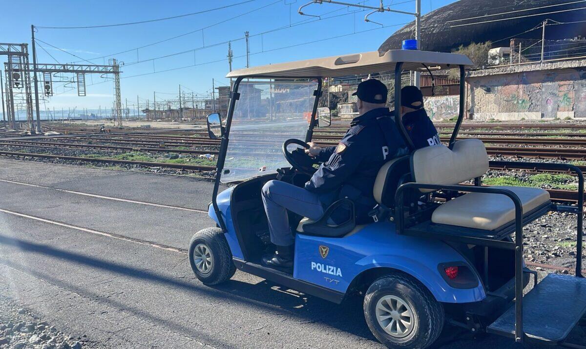 Arrestati quattro giovani catanesi per furto in un porticciolo, intervento della Polizia di Stato a Catania - 