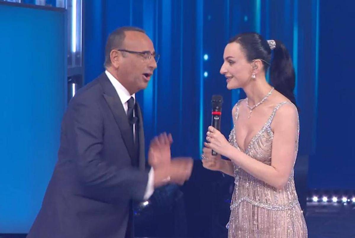 Arisa offre tranquillanti a Carlo Conti... ma è FantaSanremo - 