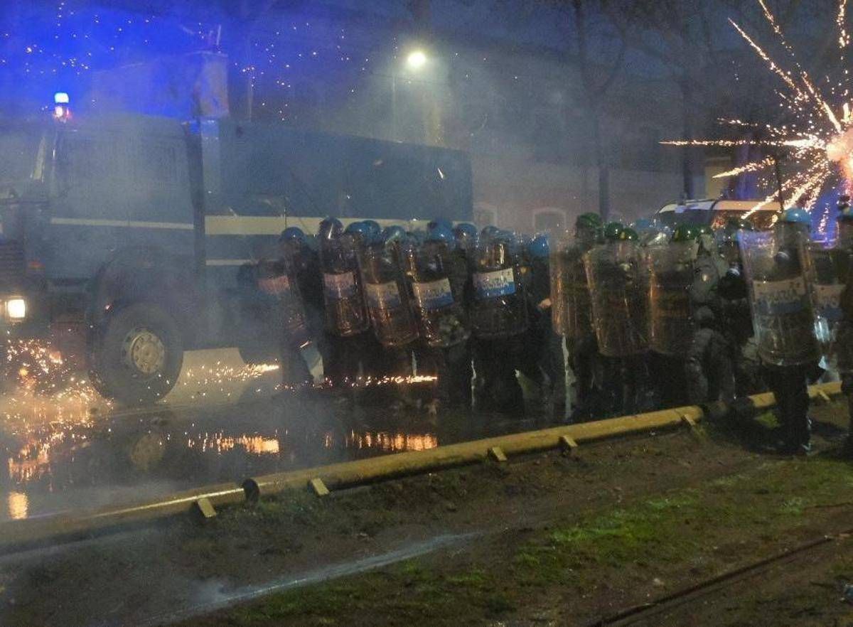 Scontri Askatasuna, obbligo di presentazione quotidiana alla polizia giudiziaria per due arrestati - 