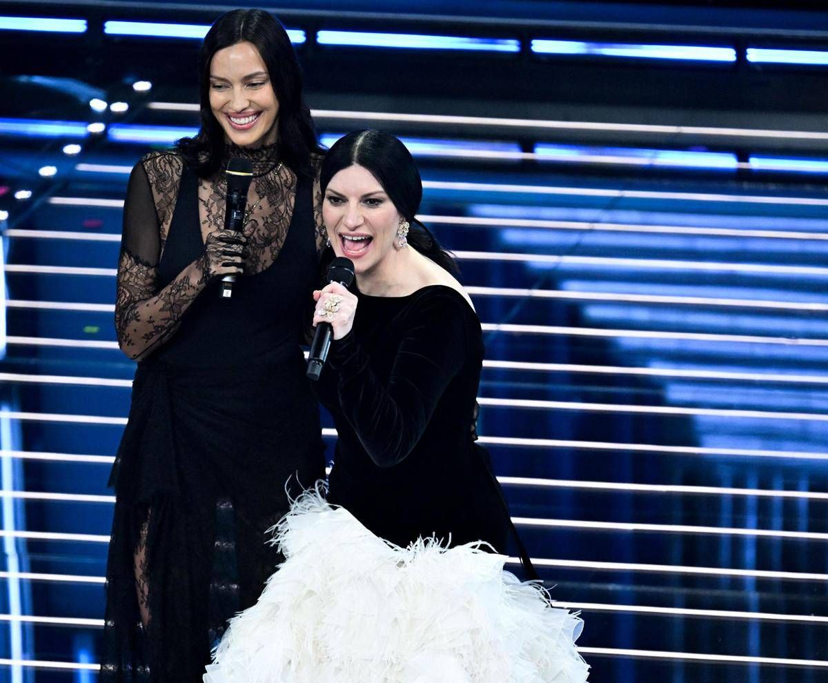 Sanremo, Pausini cigno nero e Irina odalisca: le pagelle ai look della terza serata - 