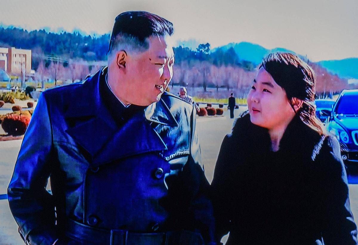 Kim Jong-un pronto a 'incoronare' la figlia futura leader: l'indiscrezione - 