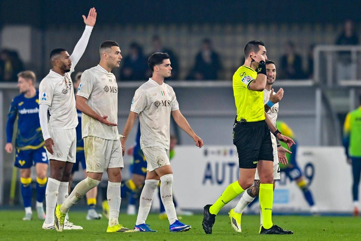 Hellas Verona-Napoli, gol Akpa Akpro da annullare? Cos'è successo al Bentegodi - 