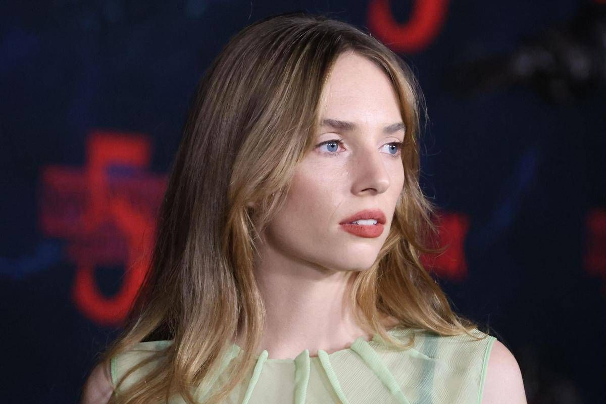 Maya Hawke si è sposata, alla cerimonia i colleghi di 'Stranger Things' - Le immagini - 