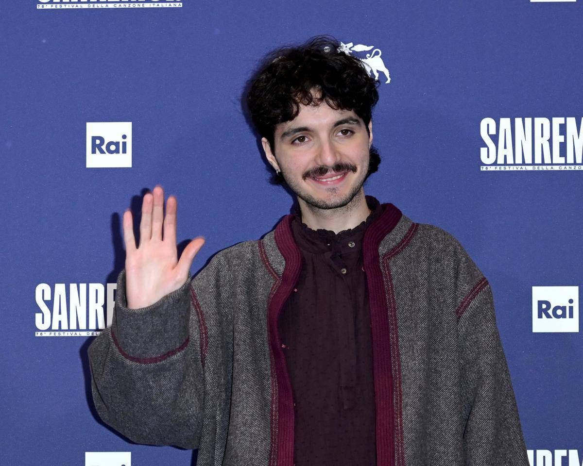 Sanremo 2026, Mazzariello con 'Manifestazione d'amore': chi è l'artista delle Nuove Proposte - 