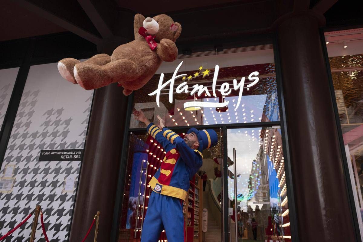 Hamleys, finisce favola in Italia: chiusi negozi brand di giochi più antico del mondo - 