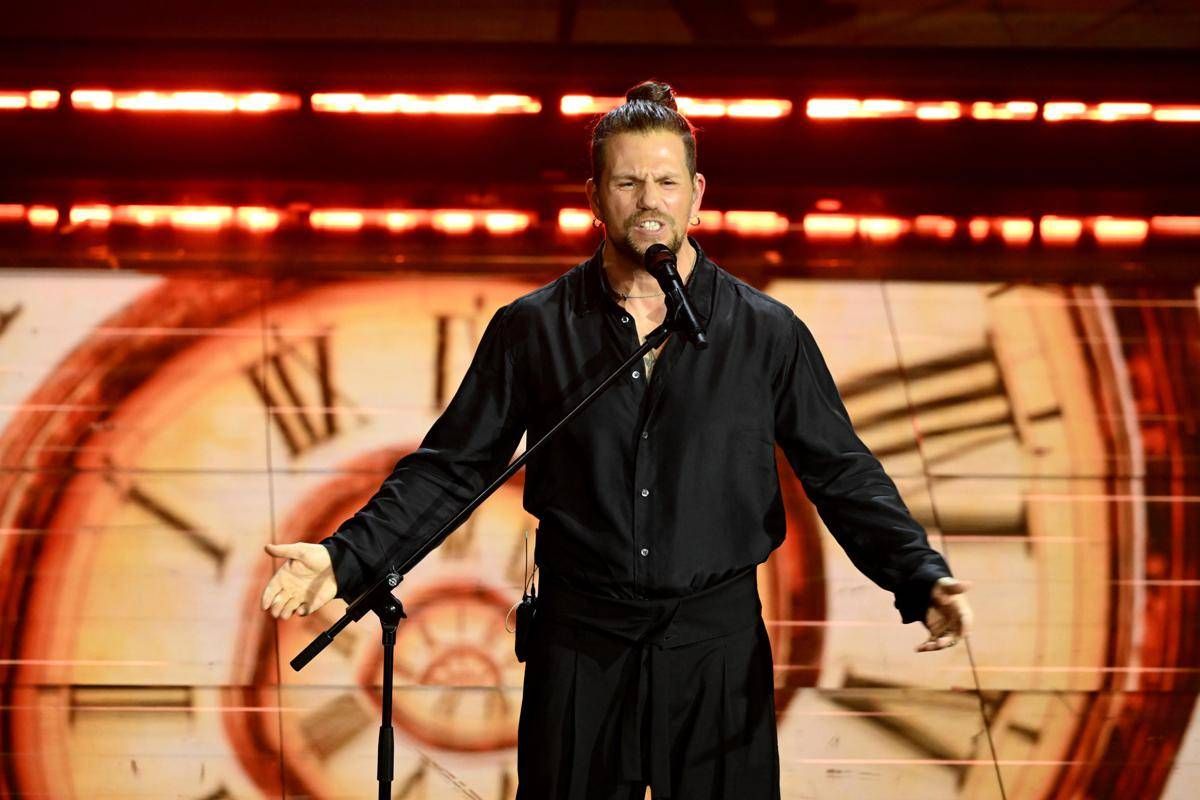 Sanremo 2026, Enrico Nigiotti chi è: in gara con il brano 'Ogni volta che non so volare' - 